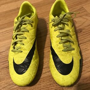 Soccer cleats size: 8.5